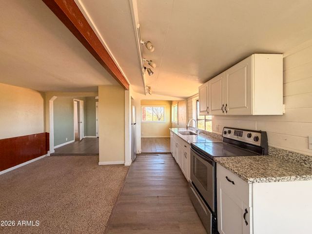 9275 E CHESTNUT HILL Avenue, Dewey, AZ 86327