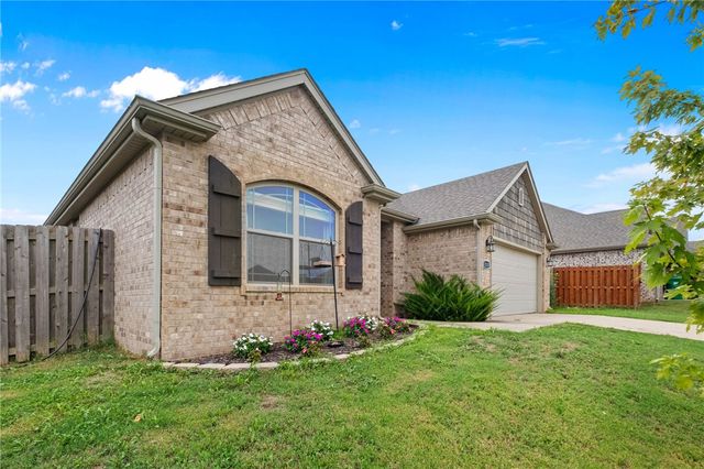 1111 Tulip Street, Centerton, AR 72719