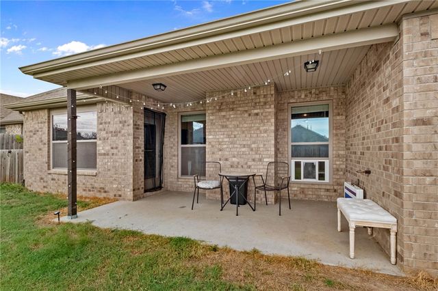 1111 Tulip Street, Centerton, AR 72719