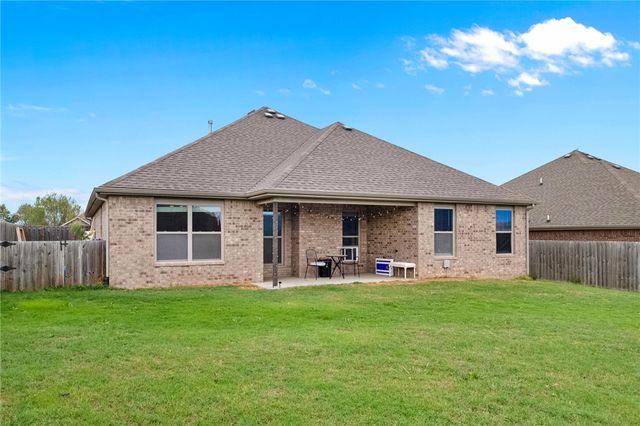 1111 Tulip Street, Centerton, AR 72719