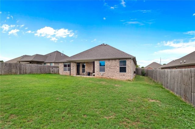 1111 Tulip Street, Centerton, AR 72719