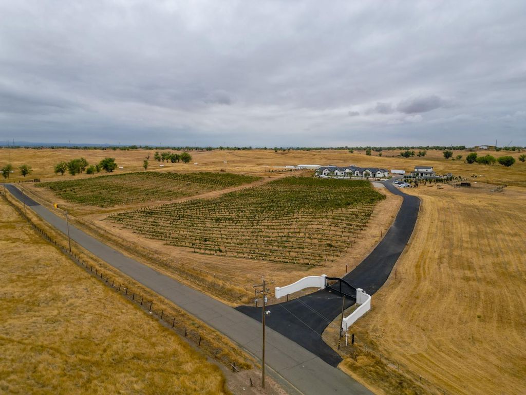 13850 Meiss Rd, Sloughhouse, CA 95683