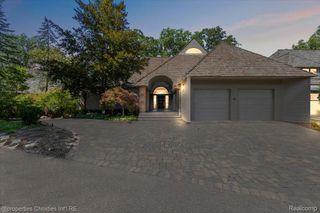 40 Scenic Oaks Drive N, Bloomfield Hills, MI 48304