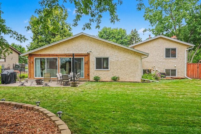 1935 Timber Wolf Trail S, Eagan, MN 55122