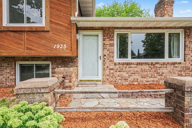 1935 Timber Wolf Trail S, Eagan, MN 55122