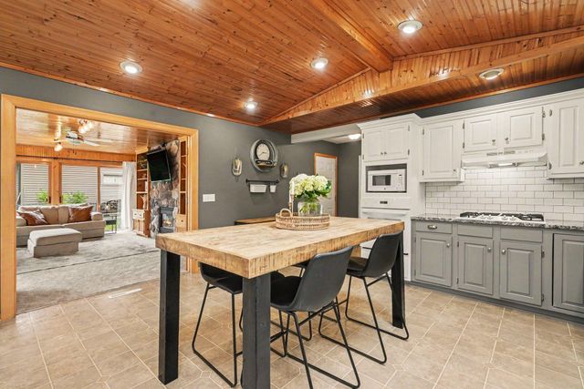 1935 Timber Wolf Trail S, Eagan, MN 55122