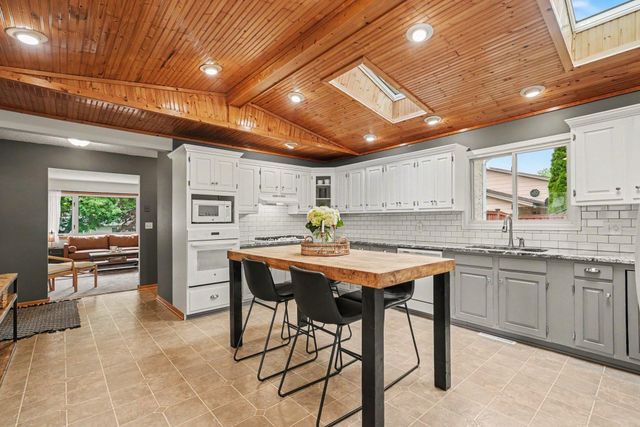 1935 Timber Wolf Trail S, Eagan, MN 55122