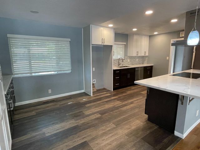 6181 S Land Park Dr, Sacramento, CA 95831