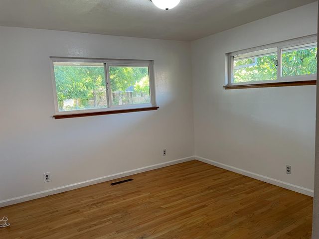 6181 S Land Park Dr, Sacramento, CA 95831
