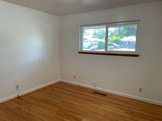 6181 S Land Park Dr, Sacramento, CA 95831