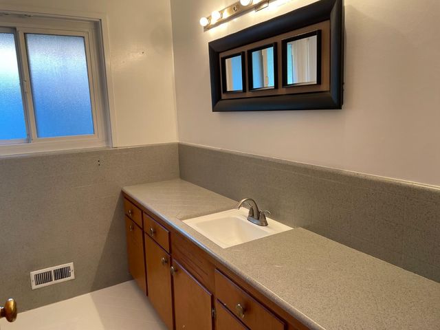 6181 S Land Park Dr, Sacramento, CA 95831