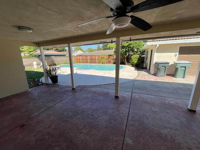 6181 S Land Park Dr, Sacramento, CA 95831