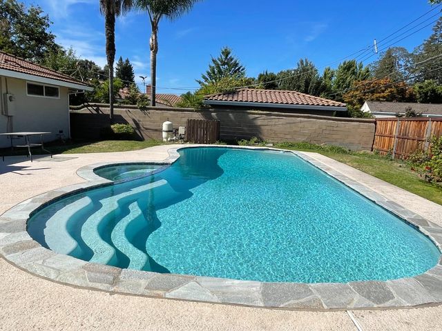 6181 S Land Park Dr, Sacramento, CA 95831
