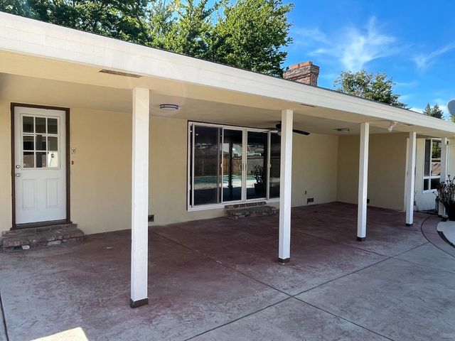 6181 S Land Park Dr, Sacramento, CA 95831