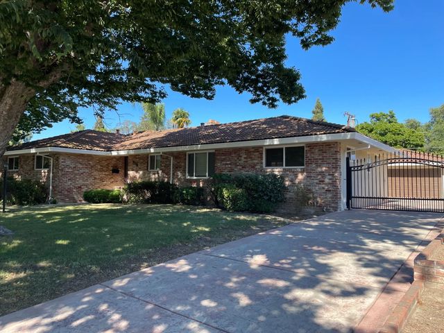 6181 S Land Park Dr, Sacramento, CA 95831