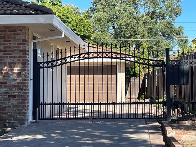 6181 S Land Park Dr, Sacramento, CA 95831