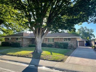 6181 S Land Park Dr, Sacramento, CA 95831