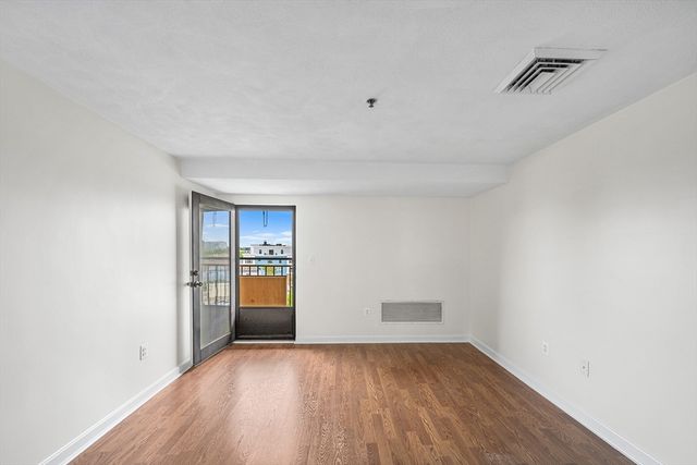 39 Parlin St 503, Everett, MA 02149