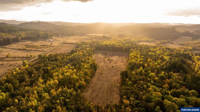 26900 Crow Rd, Eugene, OR 97402