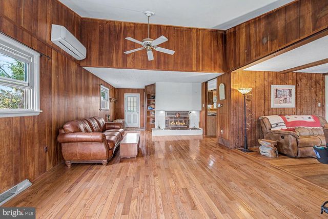 19 W ILLINOIS AVE, Absecon, NJ 08201