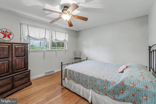 19 W ILLINOIS AVE, Absecon, NJ 08201