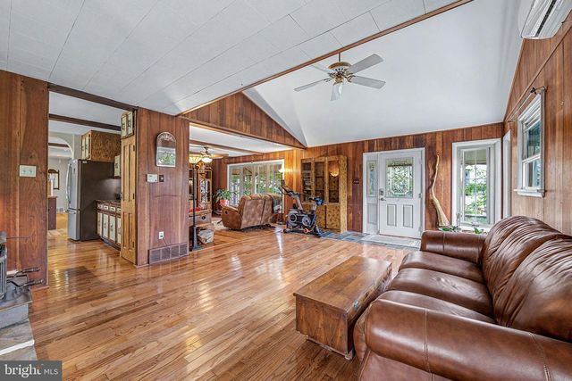 19 W ILLINOIS AVE, Absecon, NJ 08201
