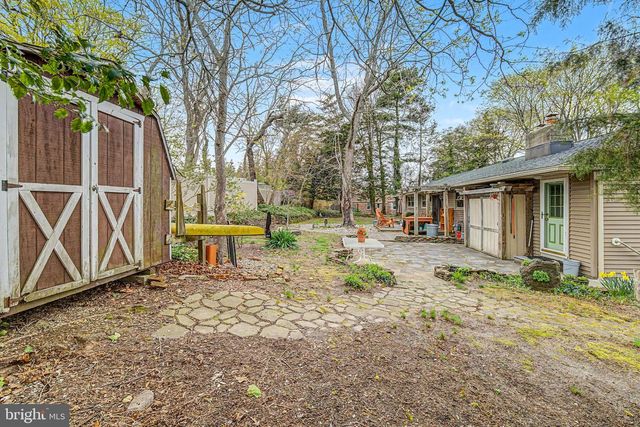 19 W ILLINOIS AVE, Absecon, NJ 08201