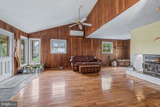 19 W ILLINOIS AVE, Absecon, NJ 08201