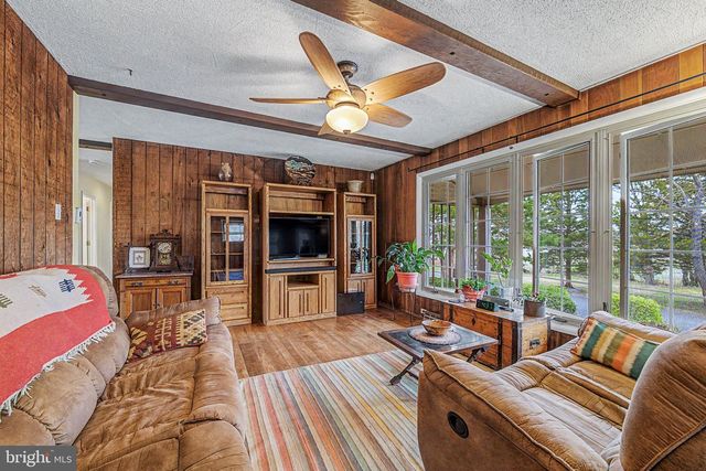19 W ILLINOIS AVE, Absecon, NJ 08201