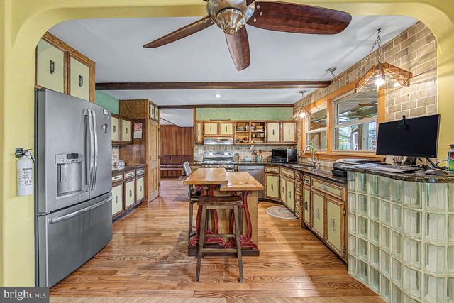 19 W ILLINOIS AVE, Absecon, NJ 08201