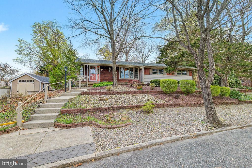 19 W ILLINOIS AVE, Absecon, NJ 08201
