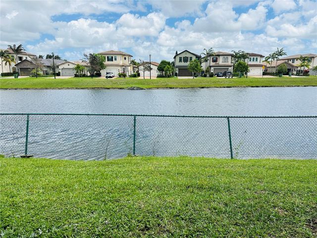 481 SW 113th Way 481, Pembroke Pines, FL 33025