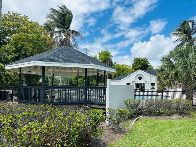 481 SW 113th Way 481, Pembroke Pines, FL 33025