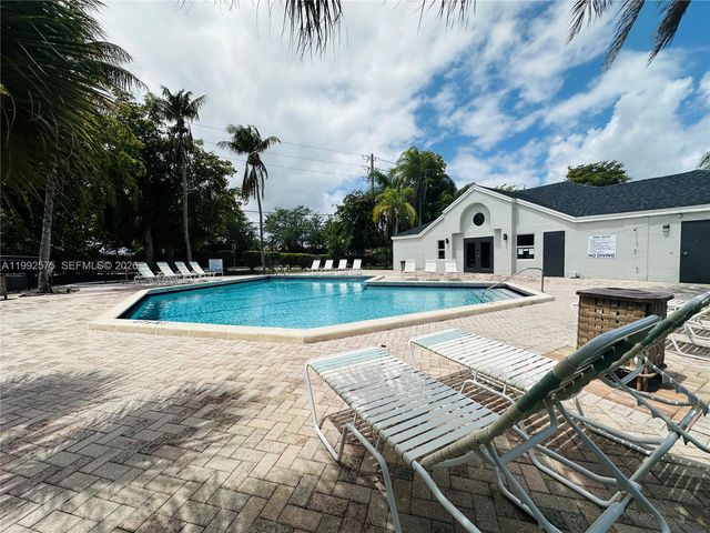 481 SW 113th Way 481, Pembroke Pines, FL 33025