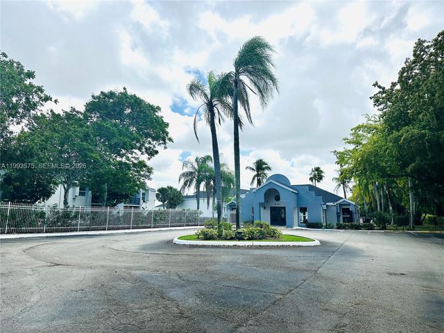 481 SW 113th Way 481, Pembroke Pines, FL 33025