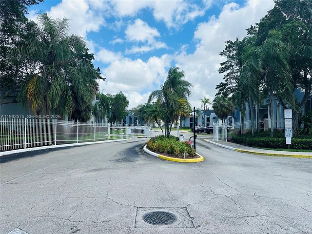 481 SW 113th Way 481, Pembroke Pines, FL 33025