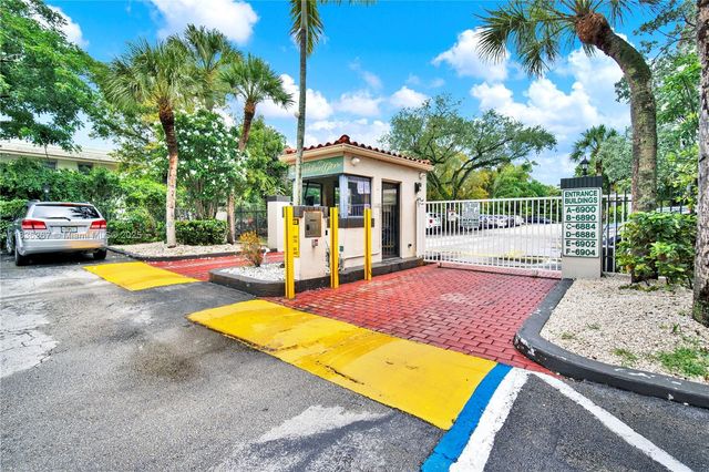 6886 N Kendall Dr D102, Pinecrest, FL 33156