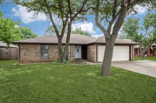 3842 Waterford Way, Denton, TX 76210