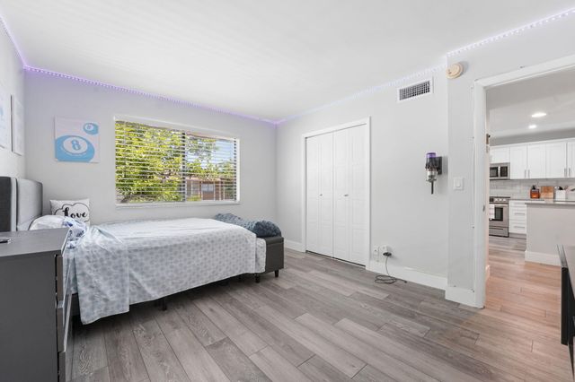 327 LAKEVIEW Drive 203, Weston, FL 33326