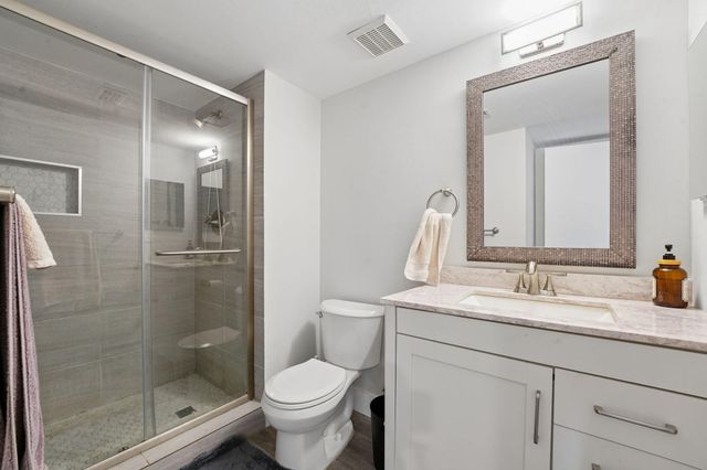 327 LAKEVIEW Drive 203, Weston, FL 33326