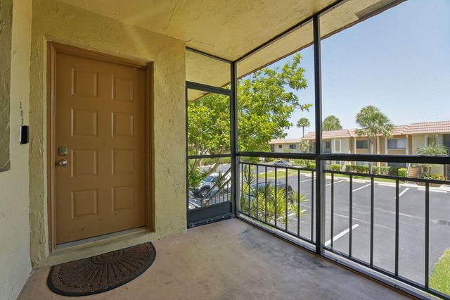 327 LAKEVIEW Drive 203, Weston, FL 33326