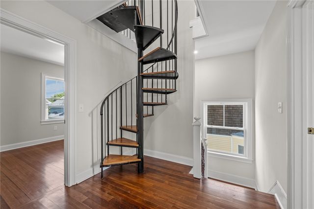 21 Russell Avenue, Newport, RI 02840