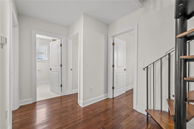 21 Russell Avenue, Newport, RI 02840