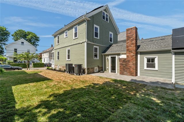 21 Russell Avenue, Newport, RI 02840