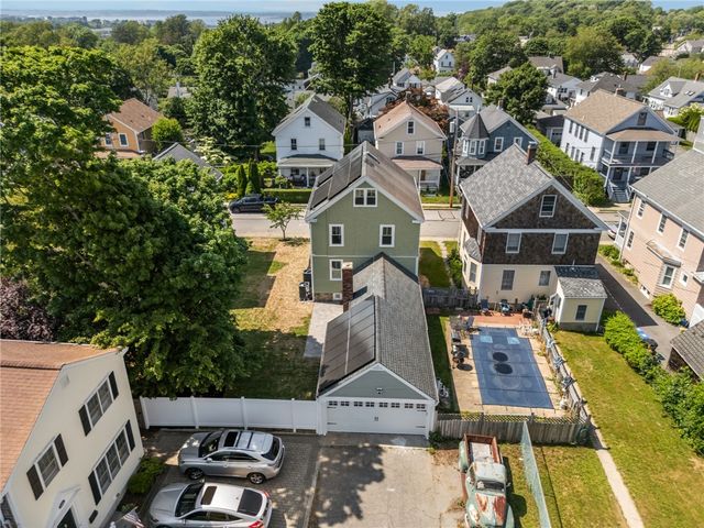 21 Russell Avenue, Newport, RI 02840