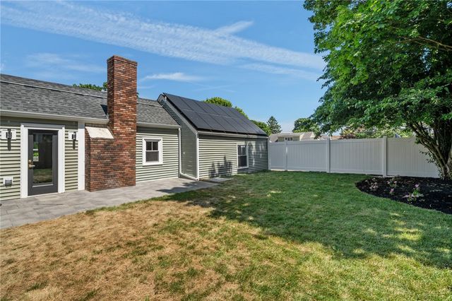 21 Russell Avenue, Newport, RI 02840