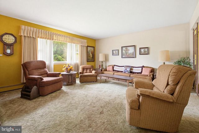 1110 LOMBARD RD, Red Lion, PA 17356