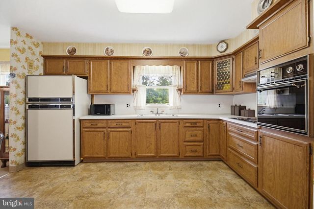 1110 LOMBARD RD, Red Lion, PA 17356