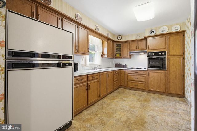 1110 LOMBARD RD, Red Lion, PA 17356