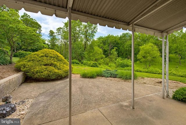 1110 LOMBARD RD, Red Lion, PA 17356